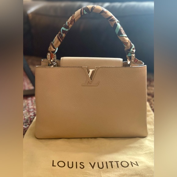 🔥SOLD 🔥 LV Capucine pebbled leather hand bag - Picture 14 of 16
